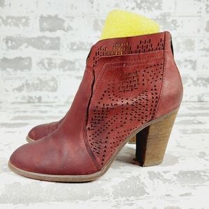 Vince Camuto Perforated Burgundy Red Leather Block Heel Back Zip Ankle Boot O815
